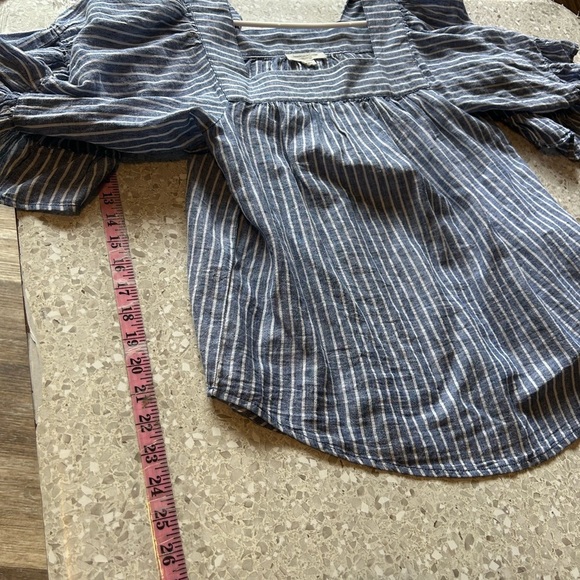 BEACHLUNCHLOUNGE Coastal Scandi
Stripe Linen Cotton Sleeve w Ruffle Cuff
Top (M) - Picture 9 of 10
